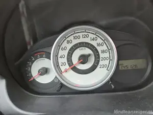 Mazda 2 2009  Bild 2