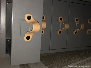 Schubladenschrank Metall mit Ledergriffen Bild 2
