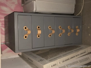Schubladenschrank Metall mit Ledergriffen
