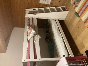 Hochbett mit Lattenrost und Matratze