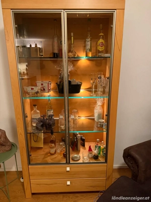 Glasvitrine Echtholz Bild 2