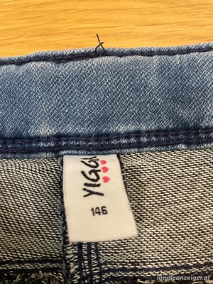 2 Jeans + 1 Latzhose für Mädchen, Gr 140 146 Bild 3