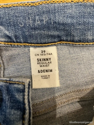 2 Jeans + 1 Latzhose für Mädchen, Gr 140 146 Bild 5