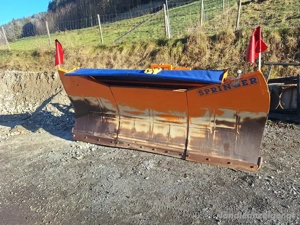 Unimog U400 mit Schneepflug Bild 4
