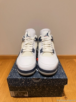 Jordan 4 Midnight Navy Bild 4