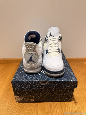 Jordan 4 Midnight Navy Bild 2