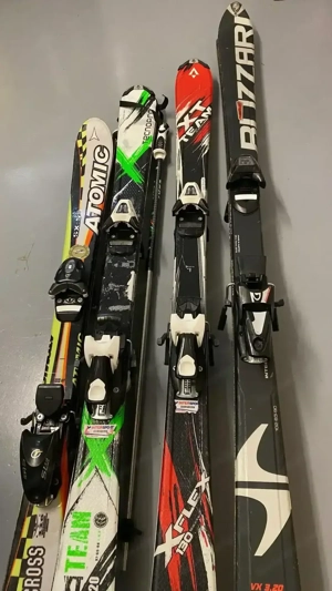 Kinder Schi   Jugend Schi   1 Paar Schischuhe   1 Paar Stöcke