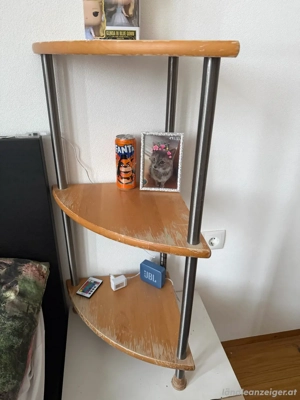 Eckregal aus Holz