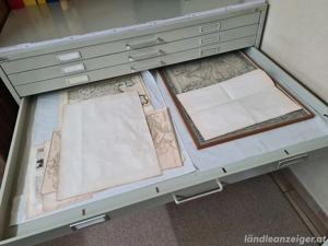 Kasten Planschrank Grafikschrank Schubladen 130x90cm Format A0