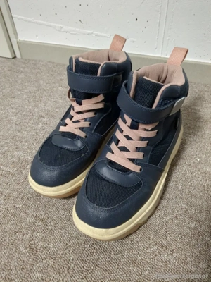 Kinderschuhe Größe 34