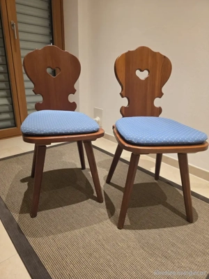 Zwei Stühle zu verkaufen