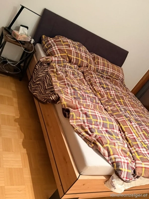 Bett mit oder ohne Matratze