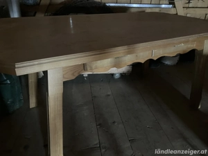 Tisch stabile Ausführung Bild 4