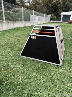 Neuwertige und gepflegte Hundedoppelbox, Maße 107x97x71 Bild 2