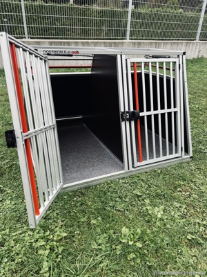 Neuwertige und gepflegte Hundedoppelbox, Maße 107x97x71 Bild 4