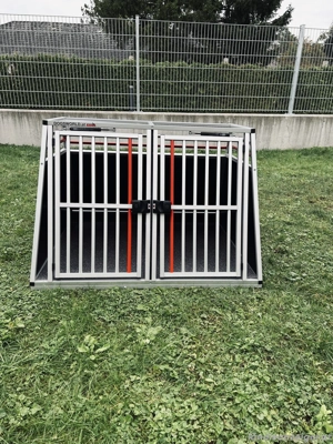 Neuwertige und gepflegte Hundedoppelbox, Maße 107x97x71 Bild 5