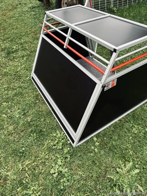 Neuwertige und gepflegte Hundedoppelbox, Maße 107x97x71 Bild 9