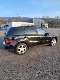 Mercedes-Benz M-Klasse Bild 2