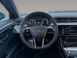 Audi A8 Bild 12