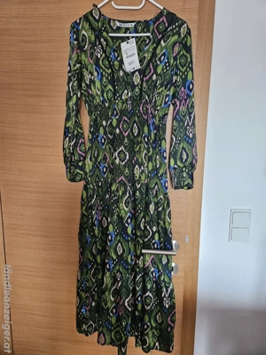 Neues Kleid mit Etikett in XS
