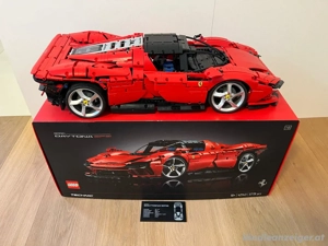 Lego Technik Ferrari Daytona SP3 Bild 2