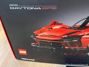 Lego Technik Ferrari Daytona SP3 Bild 4