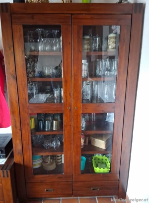 Massivmöbel im Kolonialstil Bild 3