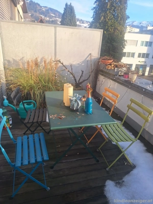 Tische und Stühle Bild 2