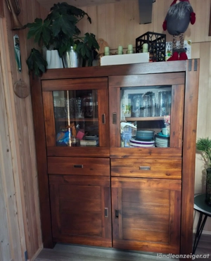 Wohnzimmermöbel im Kolonialstil Bild 3