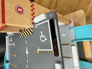 Parkgarage aus Holz Bild 5