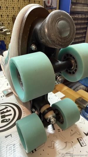 BTFL Classic Rollschuhe im Retro-Design Bild 3