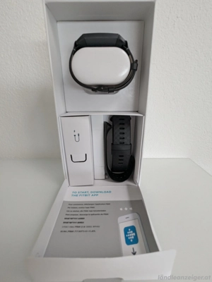 Fitbit Unisex-Adult Charge 3 Der Innovative Gesundheits-und Fitness-Tracker, Berry Sport Advanced He Bild 3