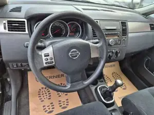 Nissan Tiida Bild 16