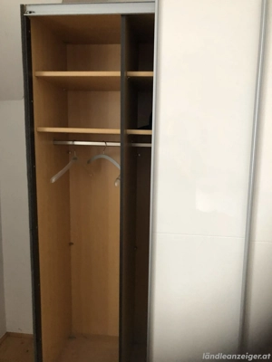 Grosser weisser Kleiderkasten Bild 4