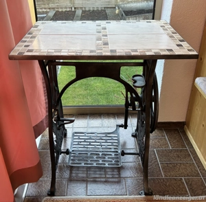 Tisch (alte Nähmaschine)