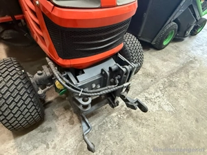 Kubota Kommunaltraktor mit Schneepflug für Winterdienst Bild 3