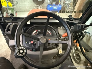 Kubota Kommunaltraktor mit Schneepflug für Winterdienst Bild 2