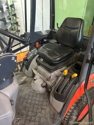Kubota Kommunaltraktor mit Schneepflug für Winterdienst Bild 5