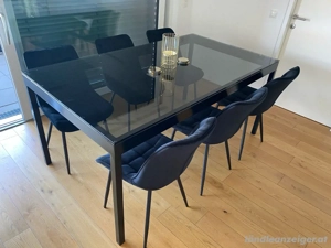 Rauchglastisch mit Esszimmerstühlen Bild 2