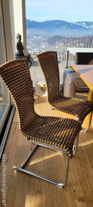 Lederbank mit 3 Stühlen Bild 2