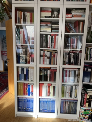 Billy Regale mit Glastüren und Aufsätze Bild 2