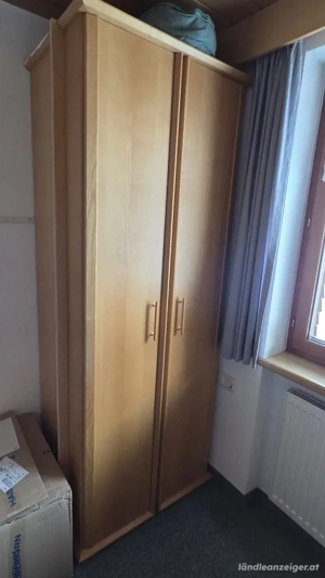 Kleiderschrank 