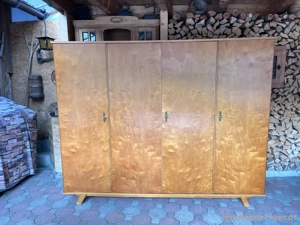 Alter Kleiderkasten Bild 4
