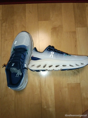 ON Cloudstratus Sportschuhe   Original Bild 4