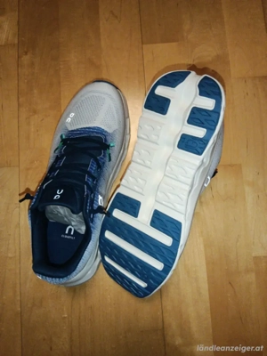 ON Cloudstratus Sportschuhe   Original Bild 5
