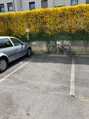 Parkplatz in Innsbruck (Höttinger Au), Mitterweg 87 Bild 2