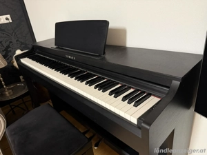 Yamaha Clavinova CLP-525 Bild 2