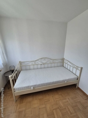 Metallbett mit Lattenrost und Matratze