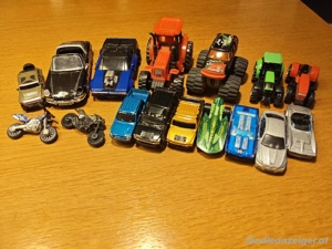 Spielzeug Autos und Traktoren
