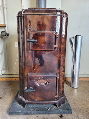 alter Holzofen (Gusseisen)